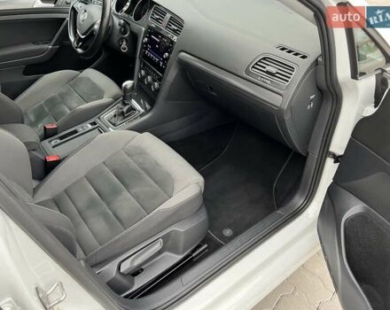 Белый Фольксваген Гольф, объемом двигателя 1.97 л и пробегом 261 тыс. км за 14900 $, фото 38 на Automoto.ua