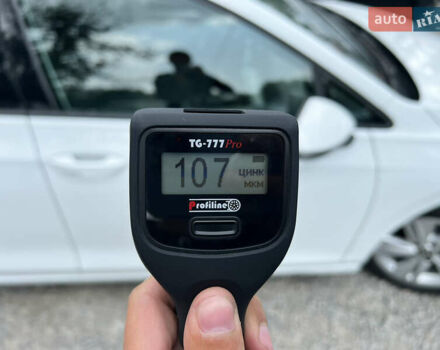 Белый Фольксваген Гольф, объемом двигателя 2 л и пробегом 180 тыс. км за 20900 $, фото 27 на Automoto.ua