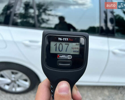 Белый Фольксваген Гольф, объемом двигателя 2 л и пробегом 180 тыс. км за 20900 $, фото 26 на Automoto.ua