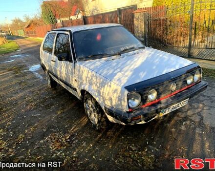 Белый Фольксваген Гольф, объемом двигателя 1.6 л и пробегом 200 тыс. км за 550 $, фото 1 на Automoto.ua