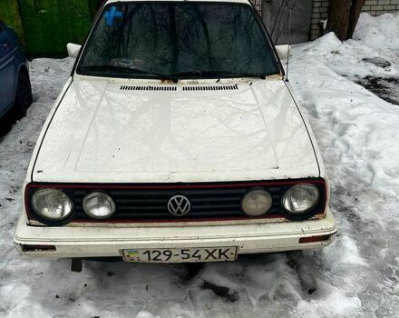 Белый Фольксваген Гольф, объемом двигателя 1.3 л и пробегом 200 тыс. км за 500 $, фото 1 на Automoto.ua