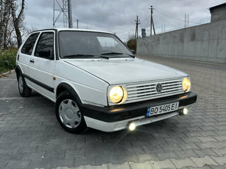 Белый Фольксваген Гольф, объемом двигателя 1.6 л и пробегом 225 тыс. км за 900 $, фото 1 на Automoto.ua