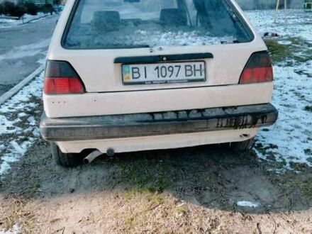 Белый Фольксваген Гольф, объемом двигателя 1.3 л и пробегом 400 тыс. км за 826 $, фото 1 на Automoto.ua