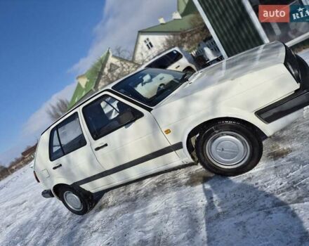 Белый Фольксваген Гольф, объемом двигателя 1.27 л и пробегом 200 тыс. км за 1350 $, фото 1 на Automoto.ua