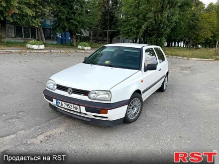 Білий Фольксваген Гольф, об'ємом двигуна 1.4 л та пробігом 250 тис. км за 2000 $, фото 1 на Automoto.ua