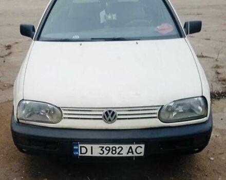 Белый Фольксваген Гольф, объемом двигателя 1.78 л и пробегом 200 тыс. км за 1250 $, фото 1 на Automoto.ua