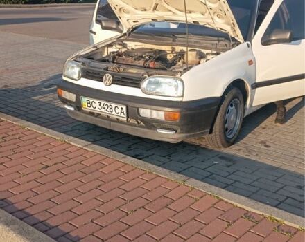 Белый Фольксваген Гольф, объемом двигателя 1.6 л и пробегом 260 тыс. км за 1150 $, фото 1 на Automoto.ua