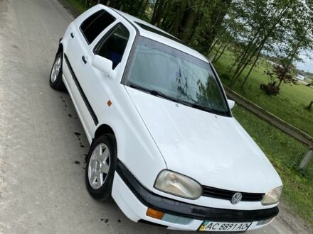 Фольксваген Гольф 1992 в Луцке на Automoto.ua Белый Фольксваген Гольф, объемом двигателя 1.8 л и пробегом 200 тыс. км за 2500 $, фото 1 на Automoto.ua