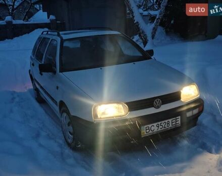 Белый Фольксваген Гольф, объемом двигателя 1.78 л и пробегом 200 тыс. км за 1550 $, фото 1 на Automoto.ua