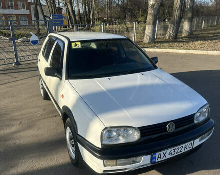 Белый Фольксваген Гольф, объемом двигателя 1.39 л и пробегом 280 тыс. км за 1800 $, фото 1 на Automoto.ua