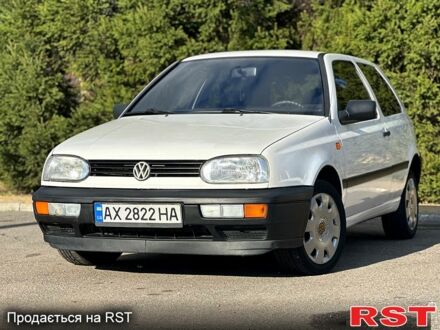 Фольксваген Гольф 1995 в Первомайском на Automoto.ua Белый Фольксваген Гольф, объемом двигателя 1.8 л и пробегом 216 тыс. км за 3399 $, фото 1 на Automoto.ua