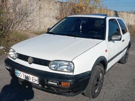 Фольксваген Гольф 1995 у Волочиске на Automoto.ua Білий Фольксваген Гольф, об'ємом двигуна 1.39 л та пробігом 93 тис. км за 2000 $, фото 1 на Automoto.ua