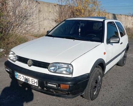 Белый Фольксваген Гольф, объемом двигателя 1.39 л и пробегом 93 тыс. км за 2000 $, фото 1 на Automoto.ua