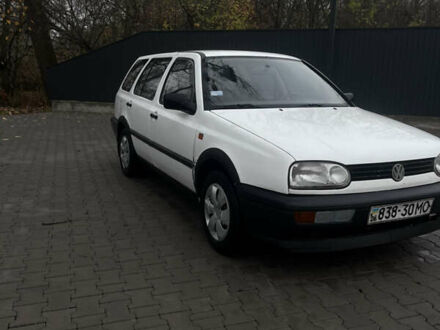 Белый Фольксваген Гольф, объемом двигателя 1.39 л и пробегом 130 тыс. км за 1450 $, фото 1 на Automoto.ua