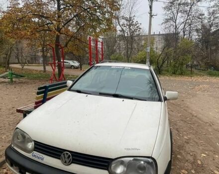 Белый Фольксваген Гольф, объемом двигателя 1.9 л и пробегом 220 тыс. км за 3000 $, фото 1 на Automoto.ua