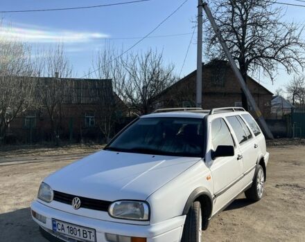 Белый Фольксваген Гольф, объемом двигателя 1.8 л и пробегом 300 тыс. км за 2150 $, фото 1 на Automoto.ua