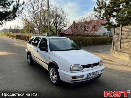 Білий Фольксваген Гольф, об'ємом двигуна 1.8 л та пробігом 300 тис. км за 2400 $, фото 1 на Automoto.ua