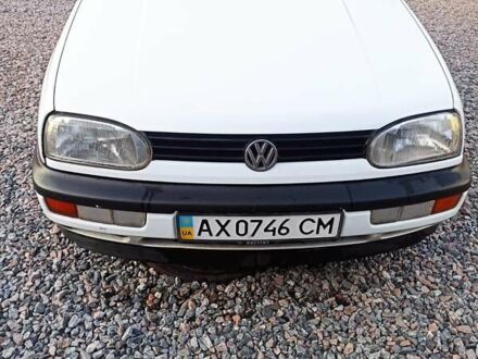 Фольксваген Гольф 1997 в Люботине на Automoto.ua Белый Фольксваген Гольф, объемом двигателя 1.78 л и пробегом 240 тыс. км за 2400 $, фото 1 на Automoto.ua