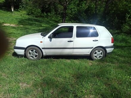 Фольксваген Гольф 1997 в Люботине на Automoto.ua Белый Фольксваген Гольф, объемом двигателя 1.8 л и пробегом 240 тыс. км за 2500 $, фото 1 на Automoto.ua
