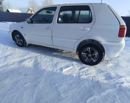 Белый Фольксваген Гольф, объемом двигателя 9 л и пробегом 270 тыс. км за 1750 $, фото 1 на Automoto.ua