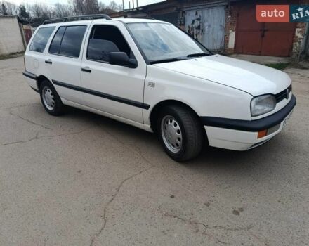 Белый Фольксваген Гольф, объемом двигателя 1.8 л и пробегом 200 тыс. км за 2300 $, фото 1 на Automoto.ua