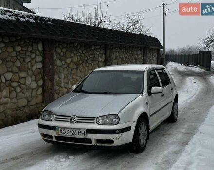 Белый Фольксваген Гольф, объемом двигателя 1.39 л и пробегом 313 тыс. км за 1850 $, фото 1 на Automoto.ua