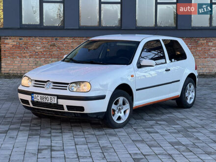 Белый Фольксваген Гольф, объемом двигателя 1.6 л и пробегом 322 тыс. км за 3350 $, фото 1 на Automoto.ua