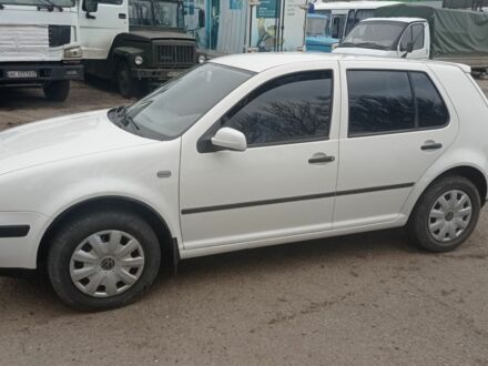 Белый Фольксваген Гольф, объемом двигателя 1.6 л и пробегом 298 тыс. км за 4200 $, фото 1 на Automoto.ua