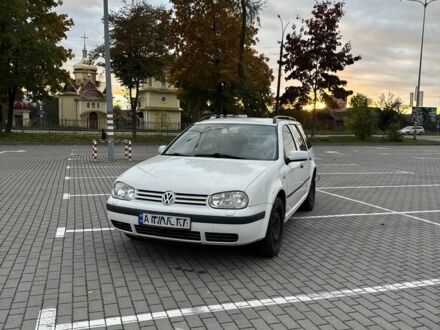 Белый Фольксваген Гольф, объемом двигателя 1.6 л и пробегом 176 тыс. км за 3700 $, фото 1 на Automoto.ua