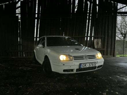 Белый Фольксваген Гольф, объемом двигателя 1.8 л и пробегом 273 тыс. км за 2300 $, фото 1 на Automoto.ua