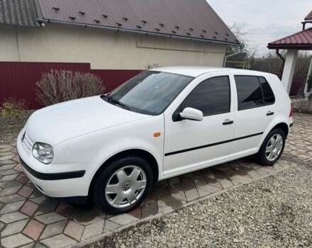 Белый Фольксваген Гольф, объемом двигателя 1.6 л и пробегом 200 тыс. км за 3700 $, фото 1 на Automoto.ua