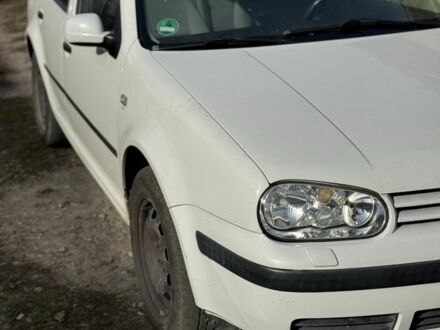 Белый Фольксваген Гольф, объемом двигателя 1.6 л и пробегом 176 тыс. км за 2650 $, фото 1 на Automoto.ua