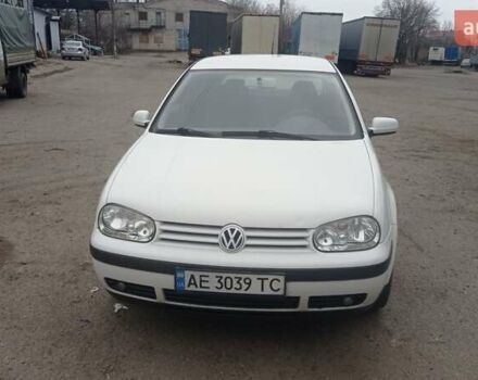 Белый Фольксваген Гольф, объемом двигателя 1.6 л и пробегом 298 тыс. км за 4200 $, фото 1 на Automoto.ua