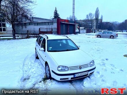 Белый Фольксваген Гольф, объемом двигателя 1.6 л и пробегом 263 тыс. км за 4500 $, фото 1 на Automoto.ua