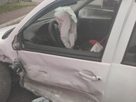 Белый Фольксваген Гольф, объемом двигателя 2 л и пробегом 200 тыс. км за 1500 $, фото 1 на Automoto.ua