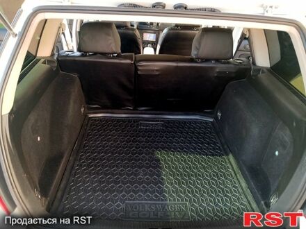 Белый Фольксваген Гольф, объемом двигателя 1.6 л и пробегом 283 тыс. км за 3800 $, фото 1 на Automoto.ua