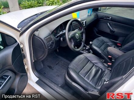 Білий Фольксваген Гольф, об'ємом двигуна 1.6 л та пробігом 262 тис. км за 4600 $, фото 1 на Automoto.ua