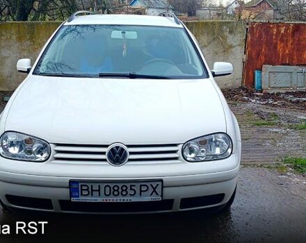 Белый Фольксваген Гольф, объемом двигателя 1.6 л и пробегом 270 тыс. км за 800 $, фото 1 на Automoto.ua