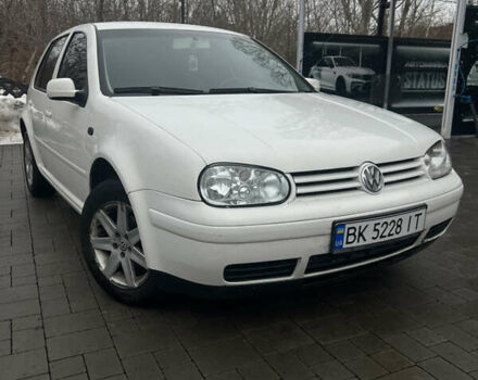Белый Фольксваген Гольф, объемом двигателя 1.6 л и пробегом 251 тыс. км за 3300 $, фото 1 на Automoto.ua