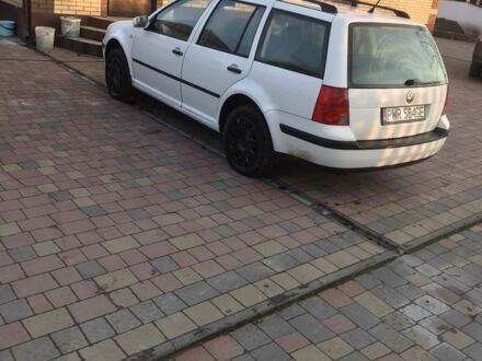 Белый Фольксваген Гольф, объемом двигателя 9 л и пробегом 335 тыс. км за 2100 $, фото 1 на Automoto.ua