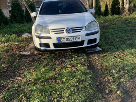 Фольксваген Гольф 2004 в Самборе на Automoto.ua Белый Фольксваген Гольф, объемом двигателя 1.97 л и пробегом 290 тыс. км за 5300 $, фото 1 на Automoto.ua