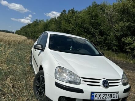 Фольксваген Гольф 2008 в Лозовой на Automoto.ua Белый Фольксваген Гольф, объемом двигателя 1.6 л и пробегом 65 тыс. км за 10000 $, фото 1 на Automoto.ua