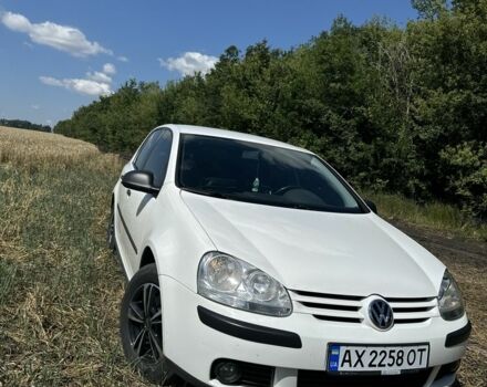 Белый Фольксваген Гольф, объемом двигателя 1.6 л и пробегом 65 тыс. км за 10000 $, фото 1 на Automoto.ua