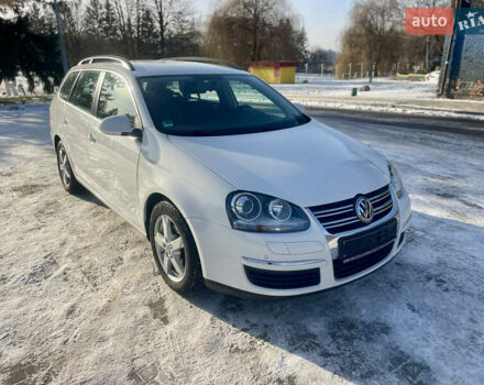Белый Фольксваген Гольф, объемом двигателя 1.4 л и пробегом 200 тыс. км за 5700 $, фото 1 на Automoto.ua