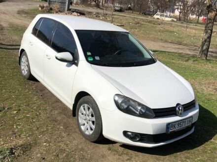 Фольксваген Гольф 2009 в Краматорске на Automoto.ua Белый Фольксваген Гольф, объемом двигателя 1.4 л и пробегом 244 тыс. км за 7500 $, фото 1 на Automoto.ua