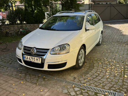 Белый Фольксваген Гольф, объемом двигателя 1.39 л и пробегом 276 тыс. км за 5200 $, фото 1 на Automoto.ua