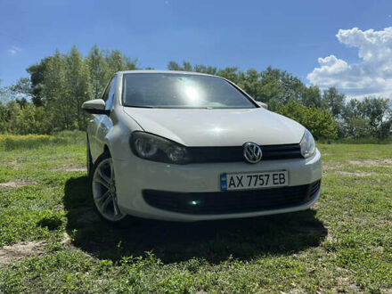 Белый Фольксваген Гольф, объемом двигателя 1.6 л и пробегом 260 тыс. км за 7500 $, фото 1 на Automoto.ua