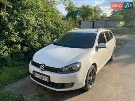 Белый Фольксваген Гольф, объемом двигателя 1.6 л и пробегом 242 тыс. км за 9000 $, фото 1 на Automoto.ua