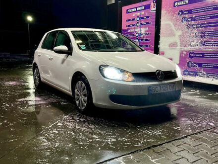 Белый Фольксваген Гольф, объемом двигателя 1.97 л и пробегом 281 тыс. км за 7400 $, фото 1 на Automoto.ua