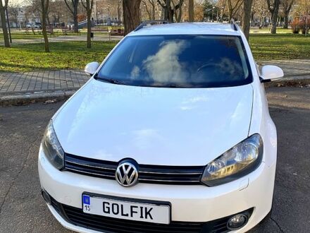 Белый Фольксваген Гольф, объемом двигателя 1.6 л и пробегом 381 тыс. км за 8000 $, фото 1 на Automoto.ua